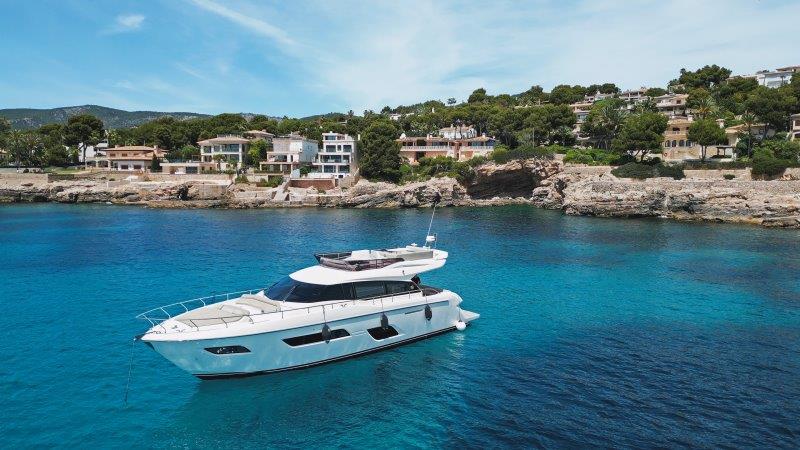 2017 FERRETTI YACHTS 550 